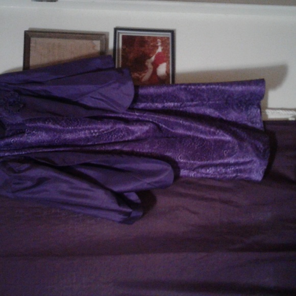 Dresses - Picture 8 of 8